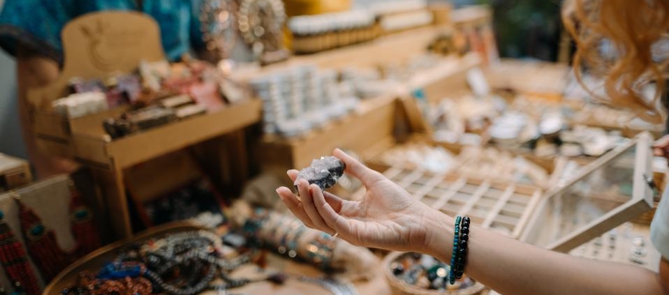 How Can Jewelry Elevate Your Style For Everyday Wear Looks