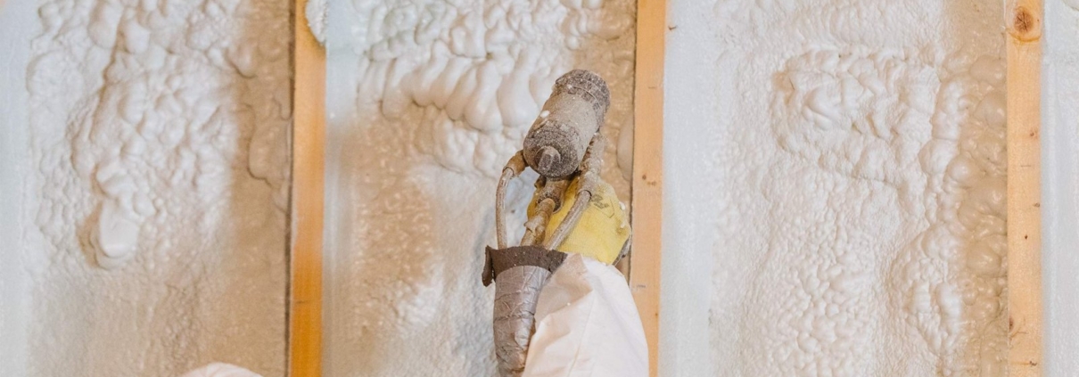 7 Signs You’ve Hired the Right Spray Foam Insulation Contractor