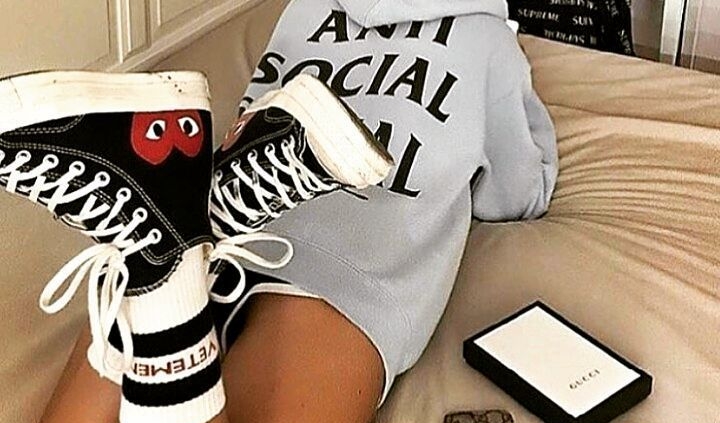 CONVERSE RED SOLE HIGH TOP (BLACK)