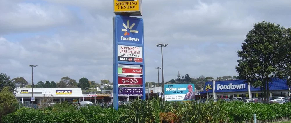 pylon signs