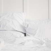 White cotton duvet set for a better sleep in bedroom