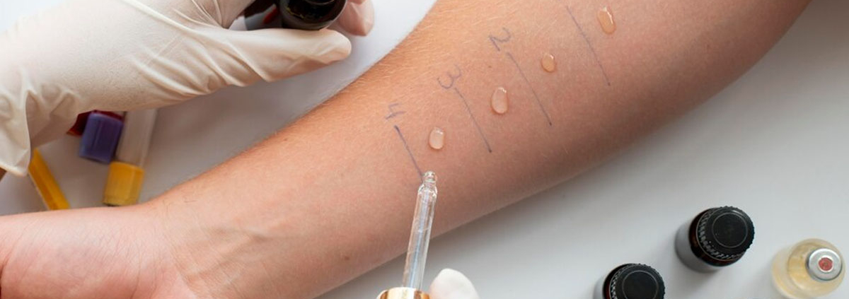 Patient consulting an allergist doctor in Dubai for chronic allergy management