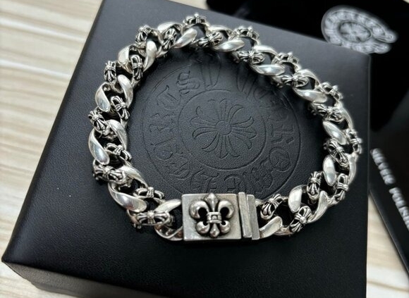 How Chrome Hearts Jewelry Reflects Personal Style and Identity