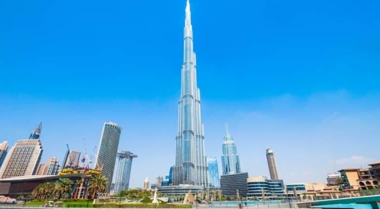            Places To Visit While Travelling To Dubai